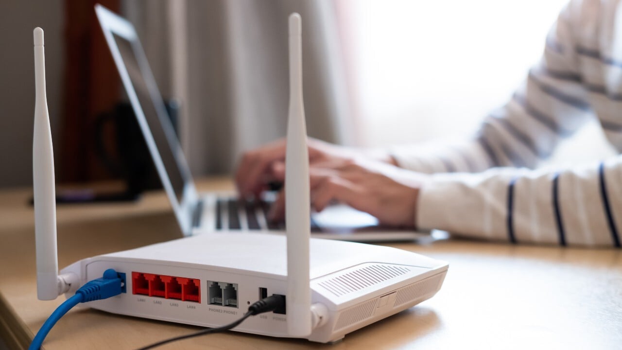 What is the Difference between a Wifi Router And a Hotspot? Explained!